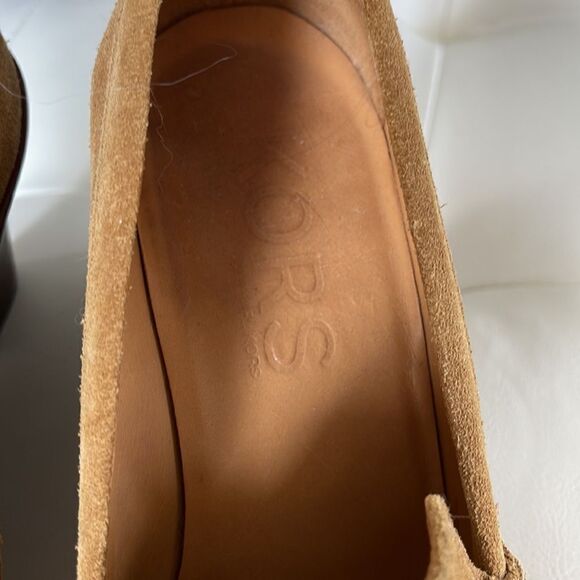 Super cute suede Michael Kors wedge. - Picture 3 of 6